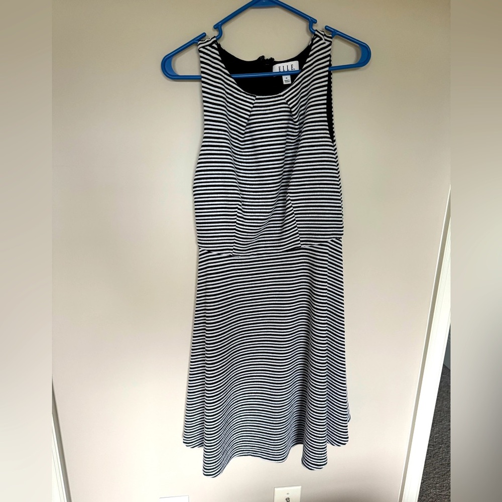 ELLE women’s sleeveless dress - size medium